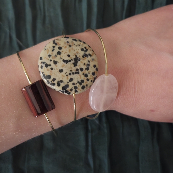 Set of 3 gold tone hook bracelets with stones size small - Picture 2 of 3